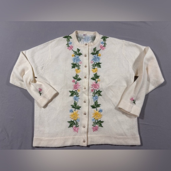 Sweaters - Cream Wool Embroidered 50’s style Cardigan New Oldstock Satin Lining Small?
